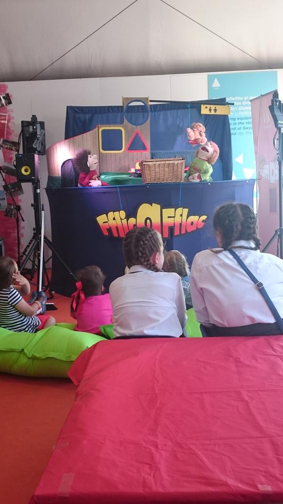 History_SRG's tweet photo. Watching the Fflic a Fflac puppet show. Poppy loved it plus it helped us to improve our Welsh. @CymraegSRG https://t.co/7zc4CKeTXi