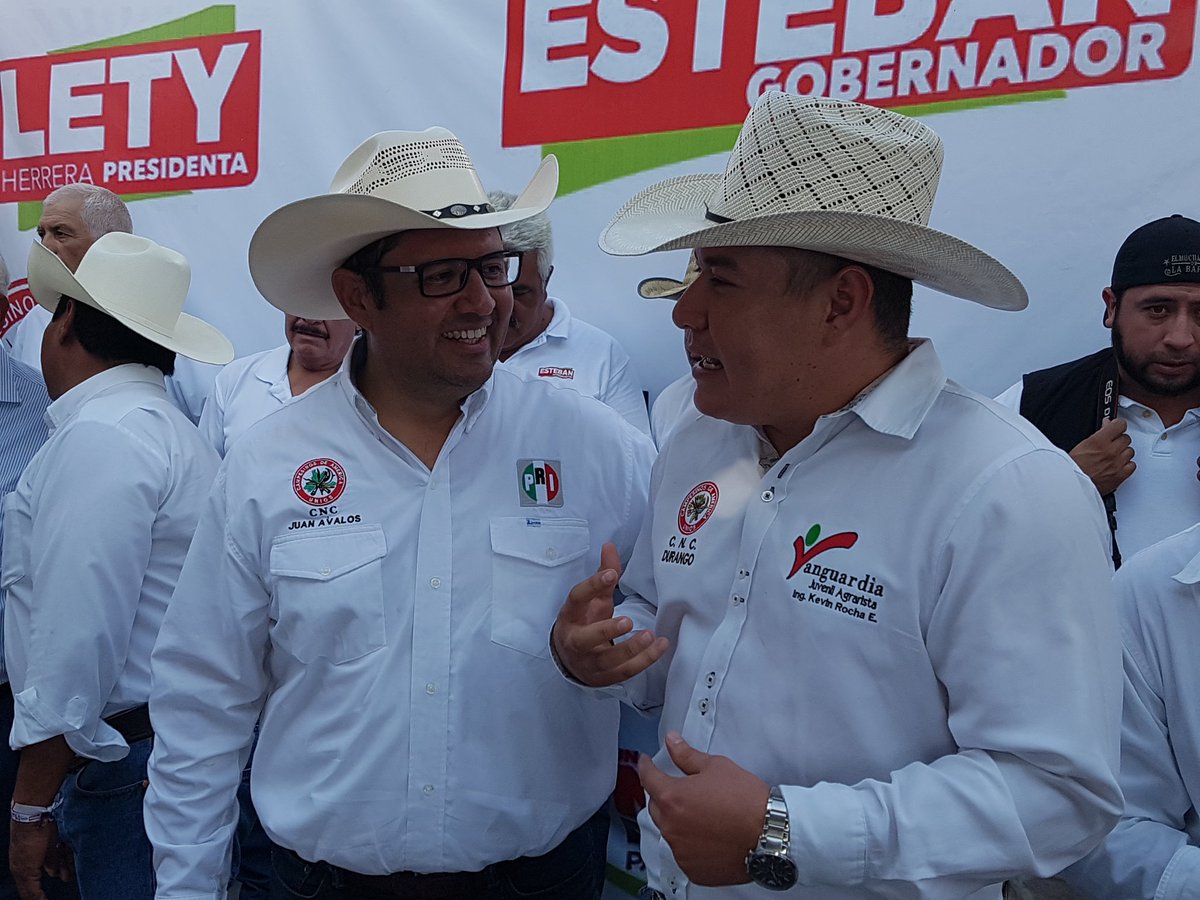 juancuit's tweet photo. Gran cierre de Campaña de @Marina_Vitela en el Ejido Esmeralda  @LetyHerreraAle @EVillegasV https://t.co/bmWQLaA3ji