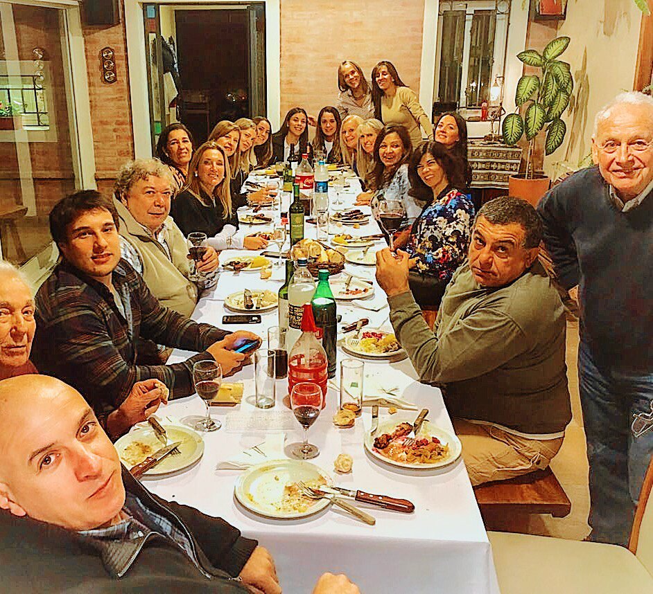 mabeco66's tweet photo. 🎶🍷🍾🍮🍨🍚🍴🍗🍝🍣#ComerYComer #FindeSemanaReparador #comidasaludable #compartir #Felicidad https://t.co/rgSVhCflTM