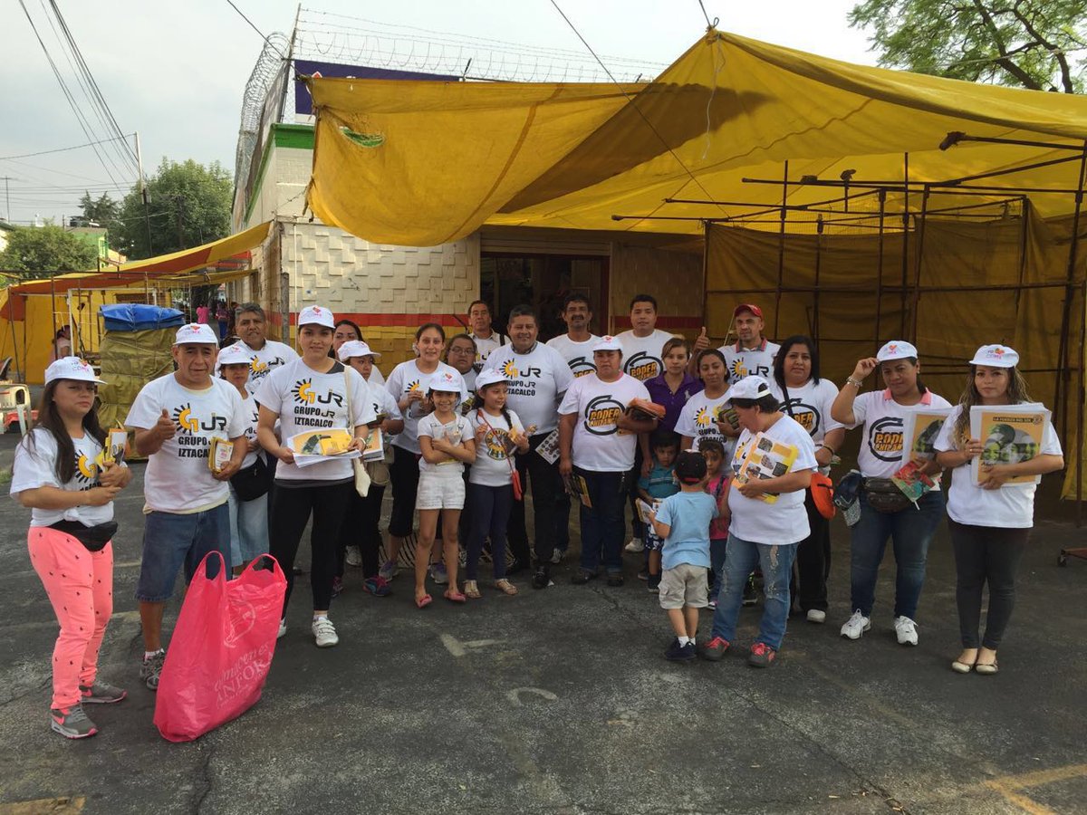 rafaelhdeze's tweet image. Brigada de #PoderChilango en Tlazintla, Iztacalco, con toda la energía y convicción por el @PRD_CDMX @IzqDigitalPRD
