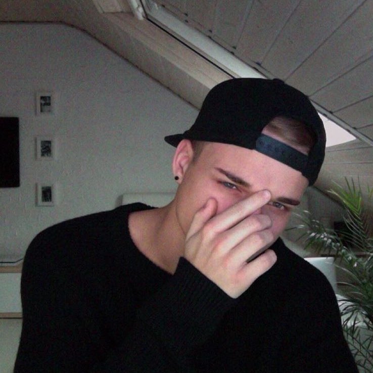 hey, im scott. mind retweeting for me?