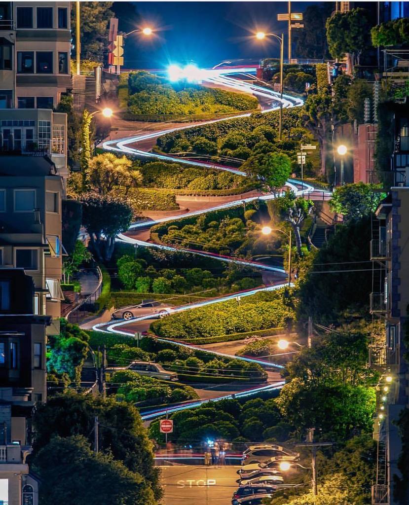 SuzA700's tweet photo. The most crooked street in the world! Lombard Street - San Francisco ✨❤️❤️❤️✨ Picture by ✨✨@sh00tr74✨✨ by wonderful… https://t.co/WfN1hhIFoF