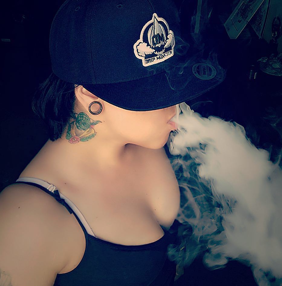 HermelindaRiosA's tweet photo. 😗💨💨💨 #dripmonster #vapeon #vape #vapelife #vapecommunity #vapefam #vapesociety #vapenation #vapeallday #ejuice #clo… https://t.co/u8k0KgyYWp