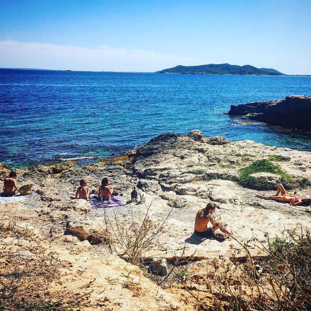 Love this shot, captures the carefree spirit of Ibiza in all it's glory. #ibiza2016 #beach… ift.tt/1PihGUq