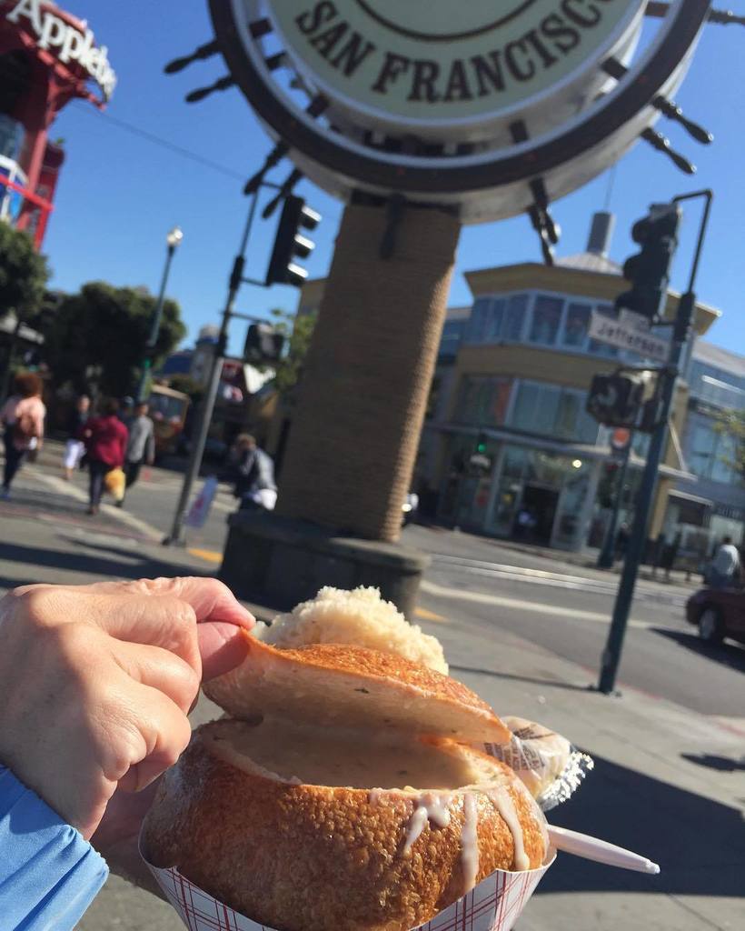 Sneak peek at my clam chowder #sotouristy #food #foodie #seafood #sanfrancisco #travels #kikousacanada2016 #kikowor…
