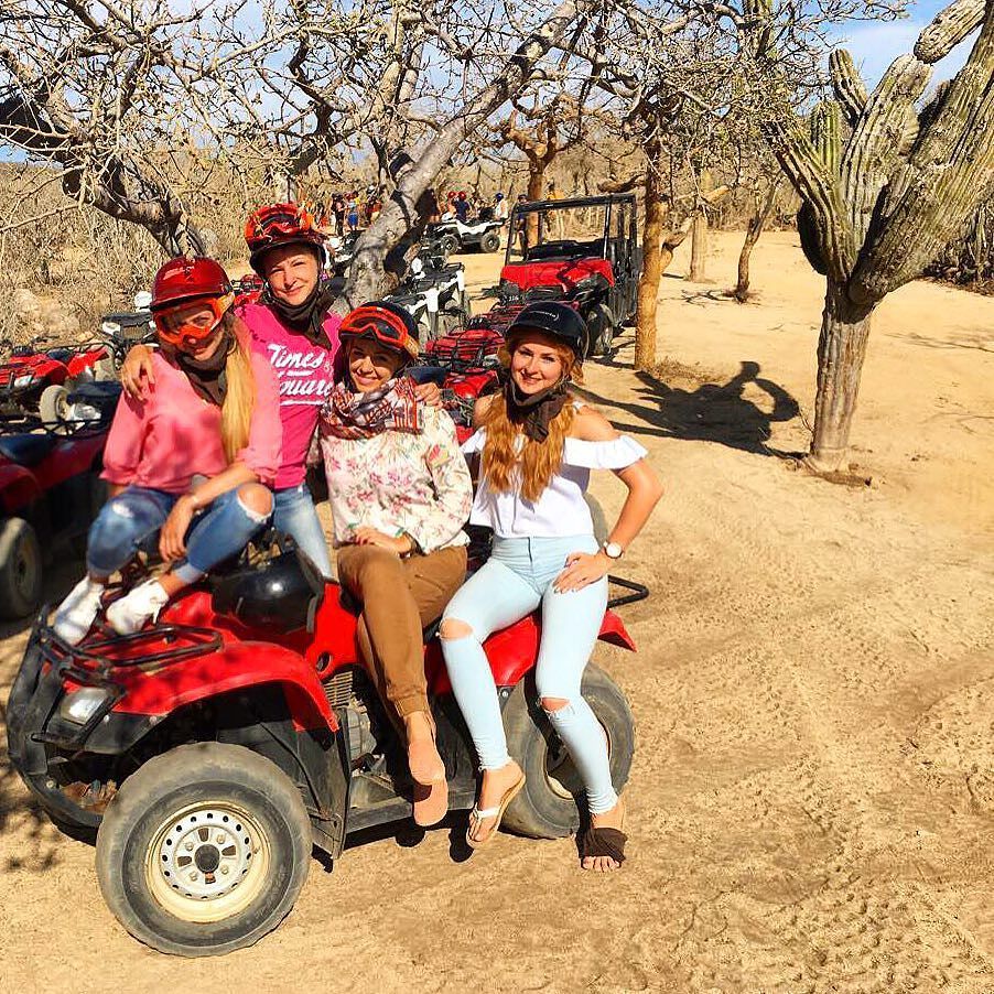 ThingsToDoCabo's tweet image. #WhatToDoInCabo - Cabo San Lucas bay - ATV ride in the desert 
Квадрацикл с перевязанной ногой 😂
#vacation #desert …