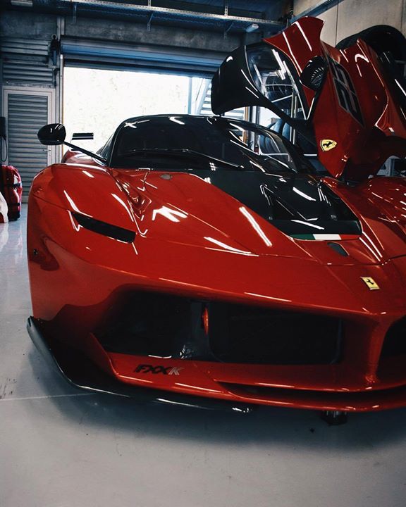 Ferrari_Jadore's tweet photo. HOLY FXXK. #fxxk #laferrari #ferrariworld #ferrariphotopage #ferrarimotorsport #fastt_insi… https://t.co/GGMjQXL1hx https://t.co/njzU3uwXy7