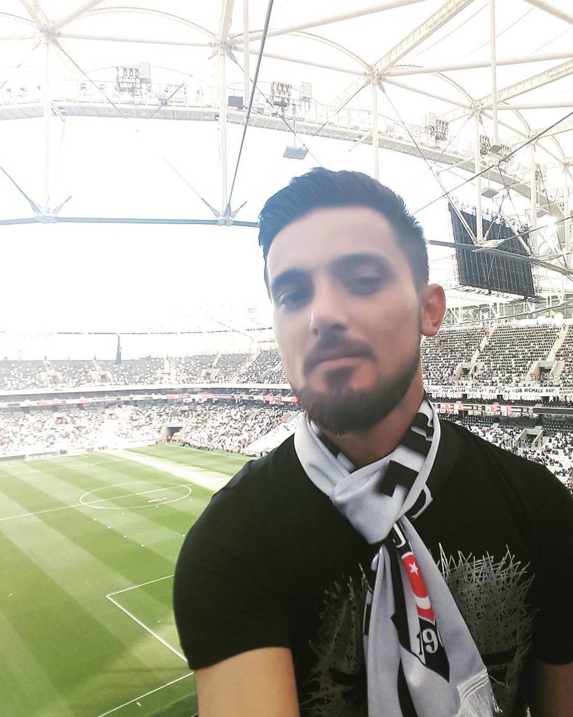 PicsFromBJK's tweet photo. Durursa kalbim burada dursun..
#BEŞİKTAŞK
#ŞEREFBEY
#İNÖNÜ
#SÜLEYMANSEBA
#VODAFONEARENA by… https://t.co/2oLM21p54i https://t.co/28s56UDPLR