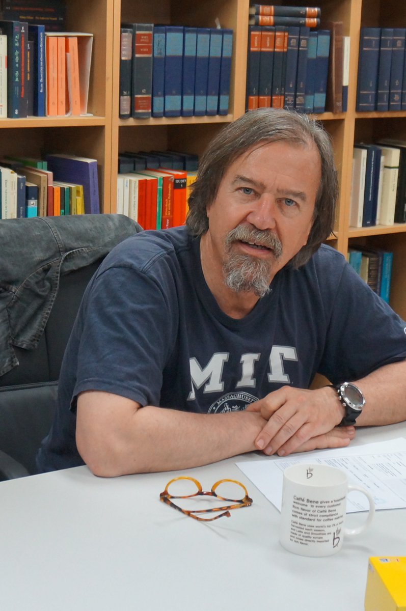 기본소득 스페인네트워크 대표인 라벤토스씨가 아침에 인천공항에 도착해 조금 전 연구소로 왔습니다. 심포지엄이 기대되네요. 라벤토스를 만나고 싶은 분은 6월 3일 14시 가톨릭청년회관으로 오세요^^