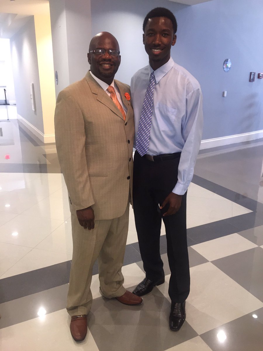 HialeahSenior's tweet photo. A night honoring the top 15% of the class of 2016 "Academic Allstars"  @MiamiSup @MDCPSNorth @SEN16RSHHS @vspardo https://t.co/tuuh3k61S5
