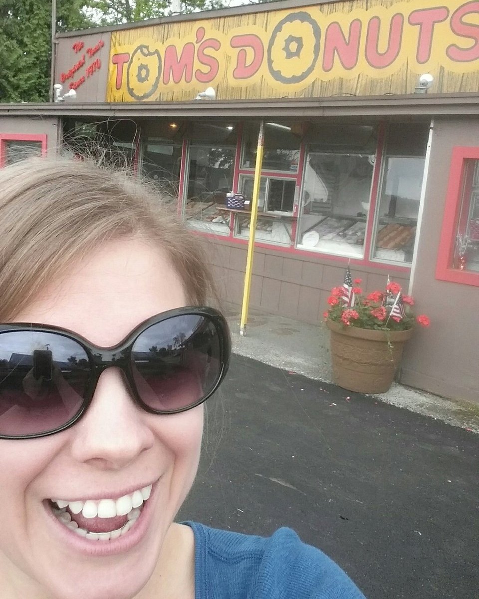 MainStreetCook's tweet image. my favorite donut shop. #tomsdonuts #neindiana #donuts #oldfashion #hometown #Indiana