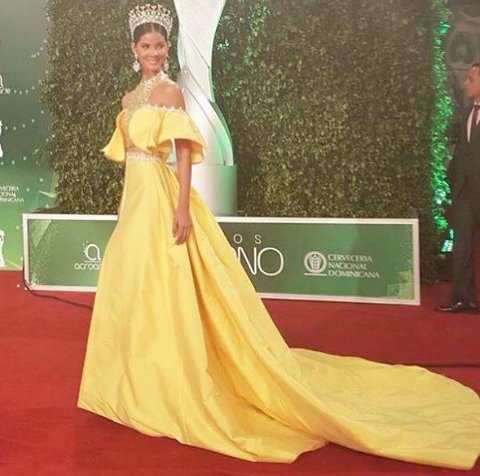 dominicanasNBL's tweet photo. Hermosa Nuestra Miss Republica doniminicana universo 2016 #PremiosSoberano2016 https://t.co/HAiPpyGgzG