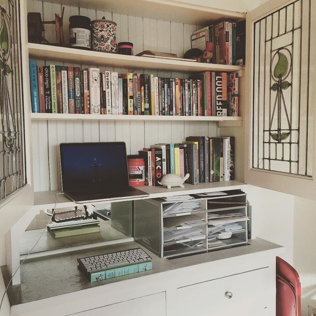 aliceachu's tweet photo. Realized that the built-in hutch in my dining room is perfect standing desk height #imagen… https://t.co/l0GU1vHbQo https://t.co/ldcrOxL41O