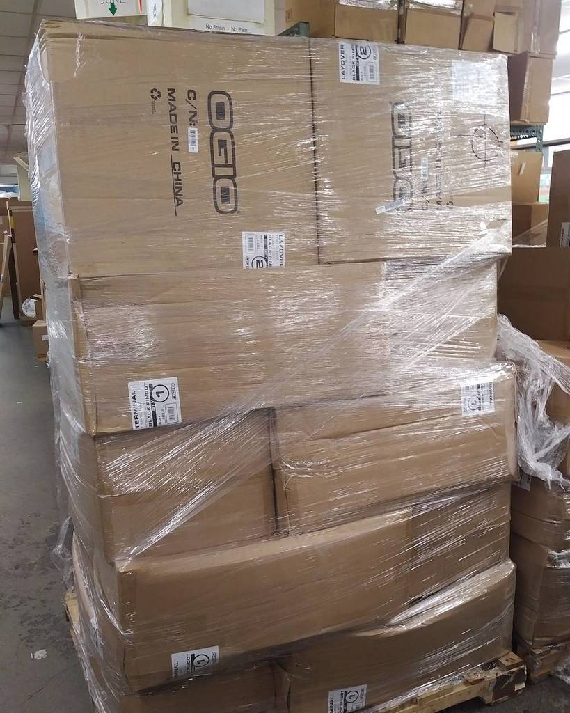 layoverlife's tweet photo. #terminal #layover #Ogio #ogioint #harvarduniversity #harvardcoop #stockboy #luggage Two pallets of luggage needed โฆ https://t.co/dy3mYfyrV1