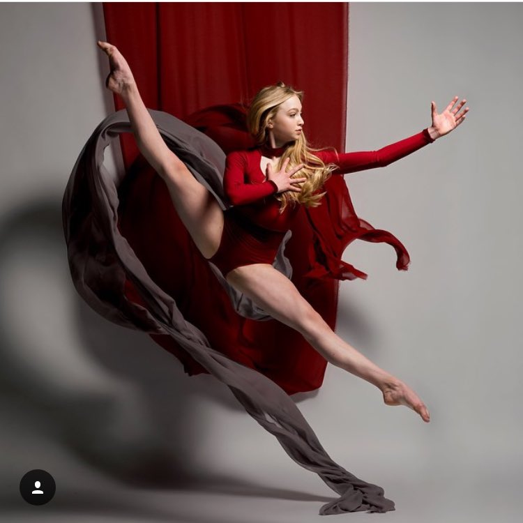 let's take a minute to discuss Lucy Vallely's feet.