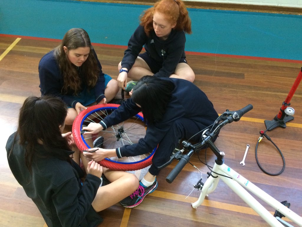 stef_m15's tweet photo. Fixing tubes and talking all things bikes. #MindBodyPedal #Ride2School .@bicycle_network https://t.co/mNKV7wqbXE