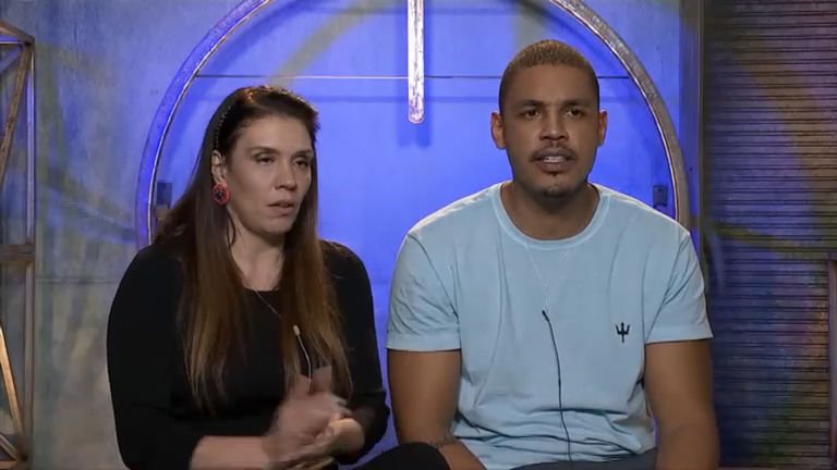 fazendeti's tweet photo. [ ENQUETE ] #PowerCoupleBrasil 💃👏✨👫
👉 QUAL CASAL VOCÊ PREFERE❓
🔴 #LauraEJorge dê RT 👊
🔵 #SimonyEPatrick dê FAV 💪 https://t.co/cLoHOqR9ts