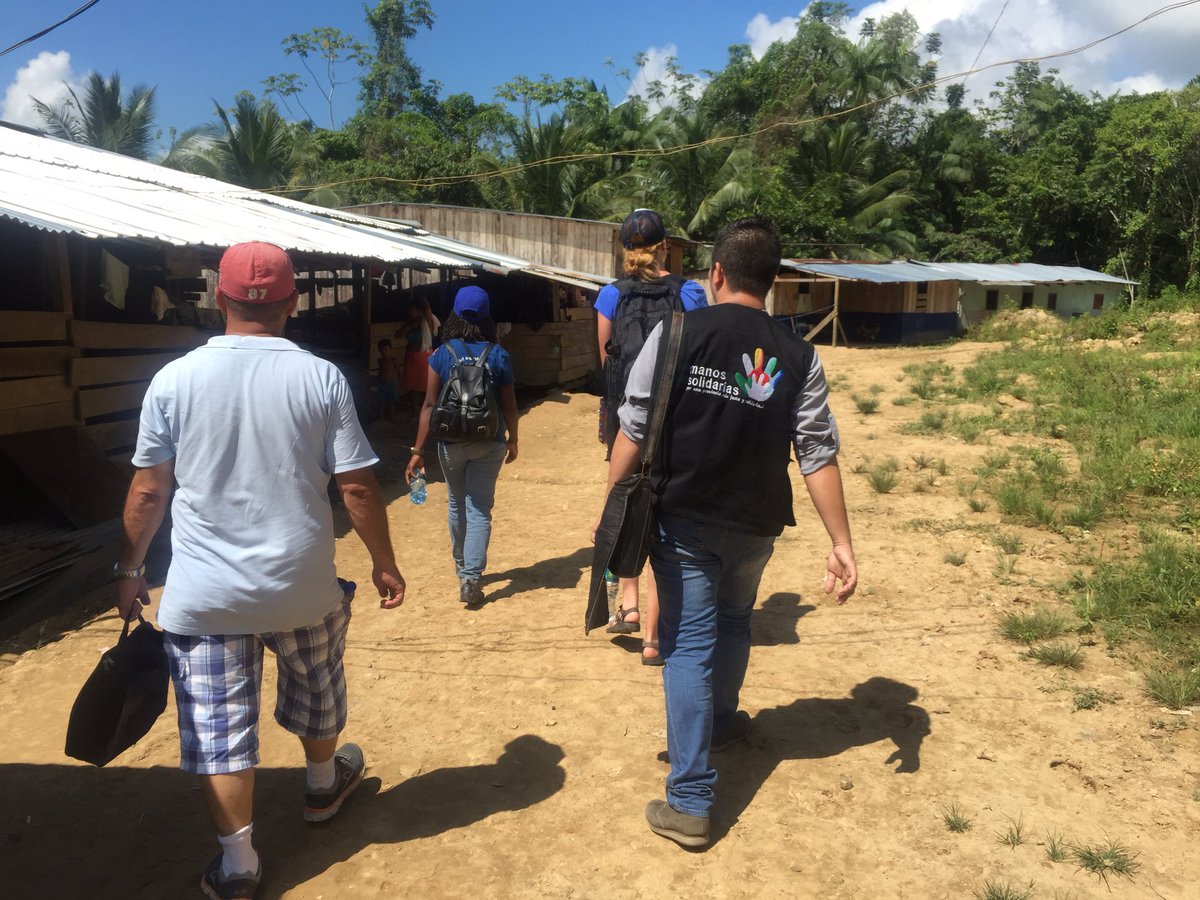 MsolidariViche's tweet photo. [ATENCIÓN] 

Como parte de los compromisos adquiridos visitamos la zona norte de #Esmeraldas comunidad #EPERA https://t.co/Sah2xMVKEv