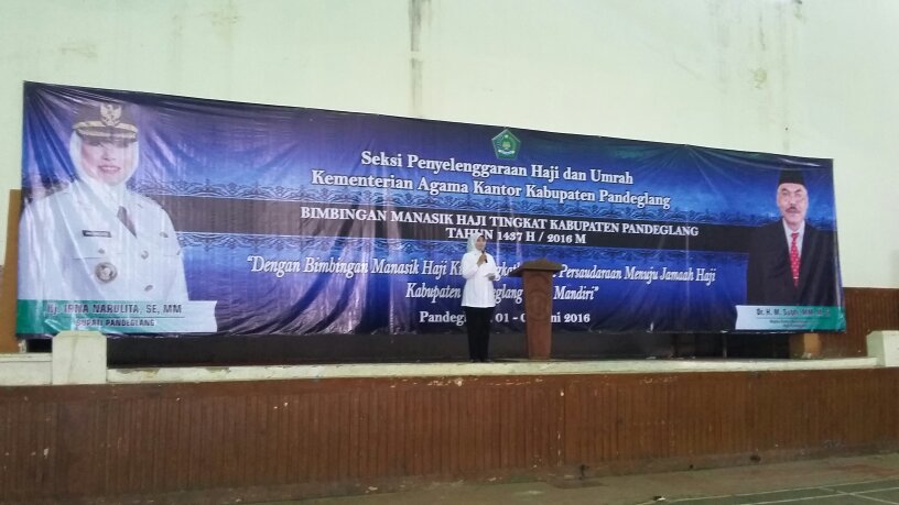Bupati @IrnaDimyati99 memberikan sambutan sekaligus membuka acara Bimbingan Manasik Haji tk. Kab. Pandeglang