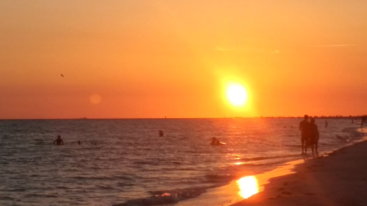 JamesCrudup3's tweet photo. #SunSetOn #SiestaKeyBeach #SE is #FeelingSarasota https://t.co/tKIGys1FeP