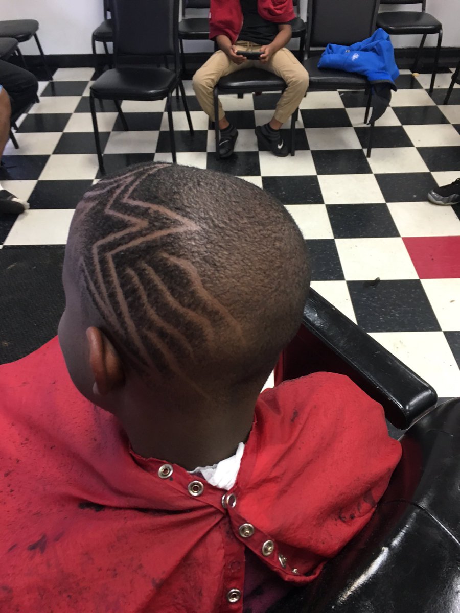 masterkutznc's tweet photo. Fresh cuts !! Walk ins welcome but get right inn an out call for ur next appointment .. 704 398 6474 #barberconnect https://t.co/KAt1gIO4Ej