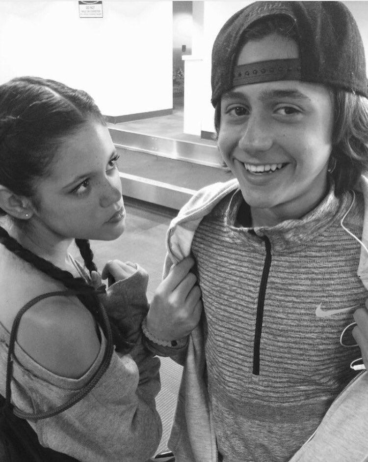 ladiestheman's tweet photo. Me and my sister @MiddleOfMisfits #BFITF https://t.co/2VXMcQ5JMO