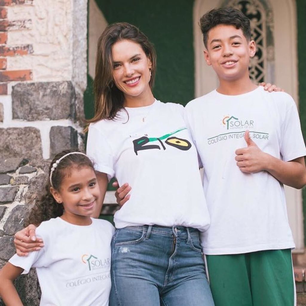 MODELSTAGRAM's tweet photo. #Alessandra Ambrosio# @alessandraambrosio : So great to meet Dani yesterday at Solar Meninos de Luz.  She is the ag… https://t.co/O014Mind3f
