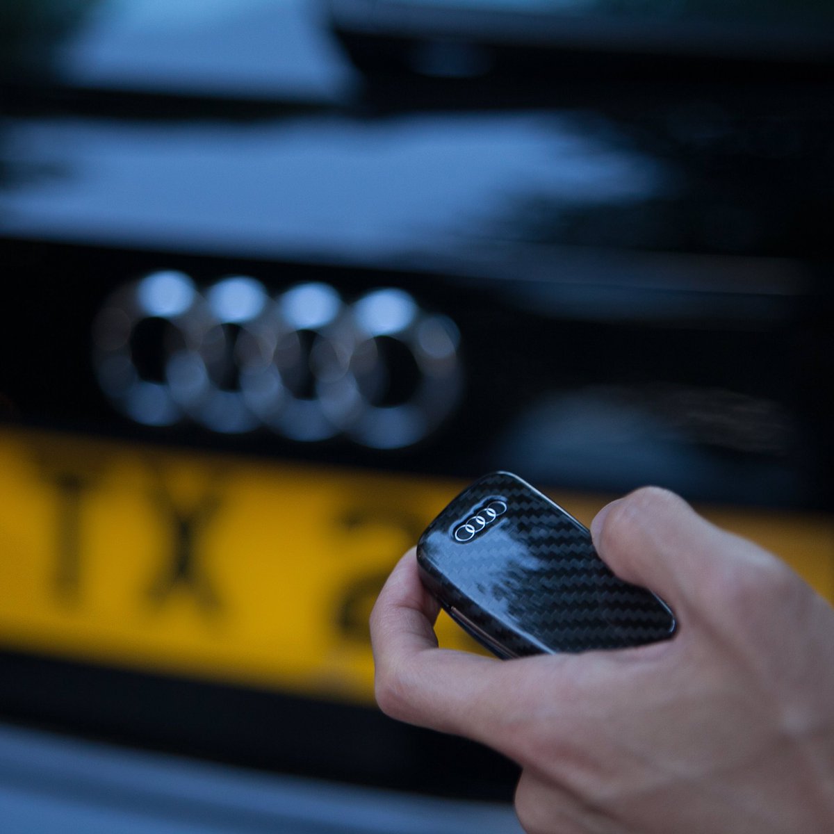 pinalloy's tweet photo. Carbon Key Fob for Audi at https://t.co/TAT791C00Y
#Pinalloy #Audi #audikey #carkey #carboncase #audirs #keyfob #key https://t.co/tyv2U8RNhv