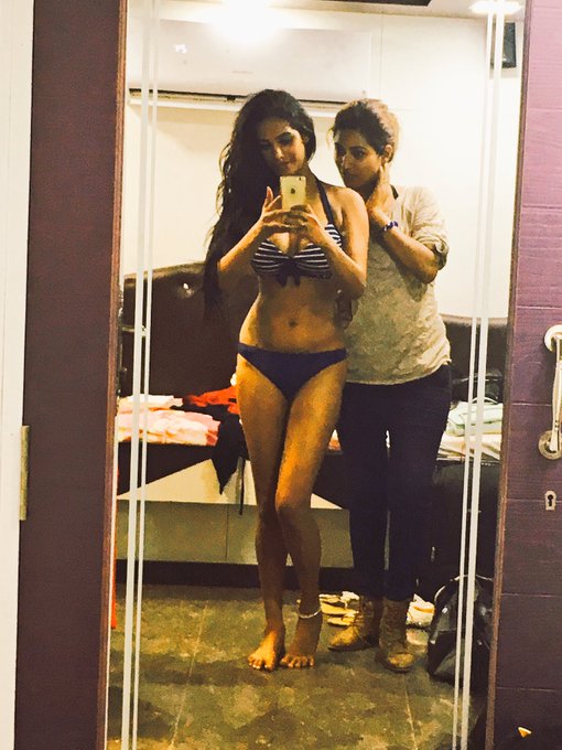 Good Morning tweethearts💋 Early shoot today...;) https://t.co/pK22AMXXJ4<a href="/tag/thepoonampandeyapp"class="tags"><span>#thepoonampandeyapp</span></a>