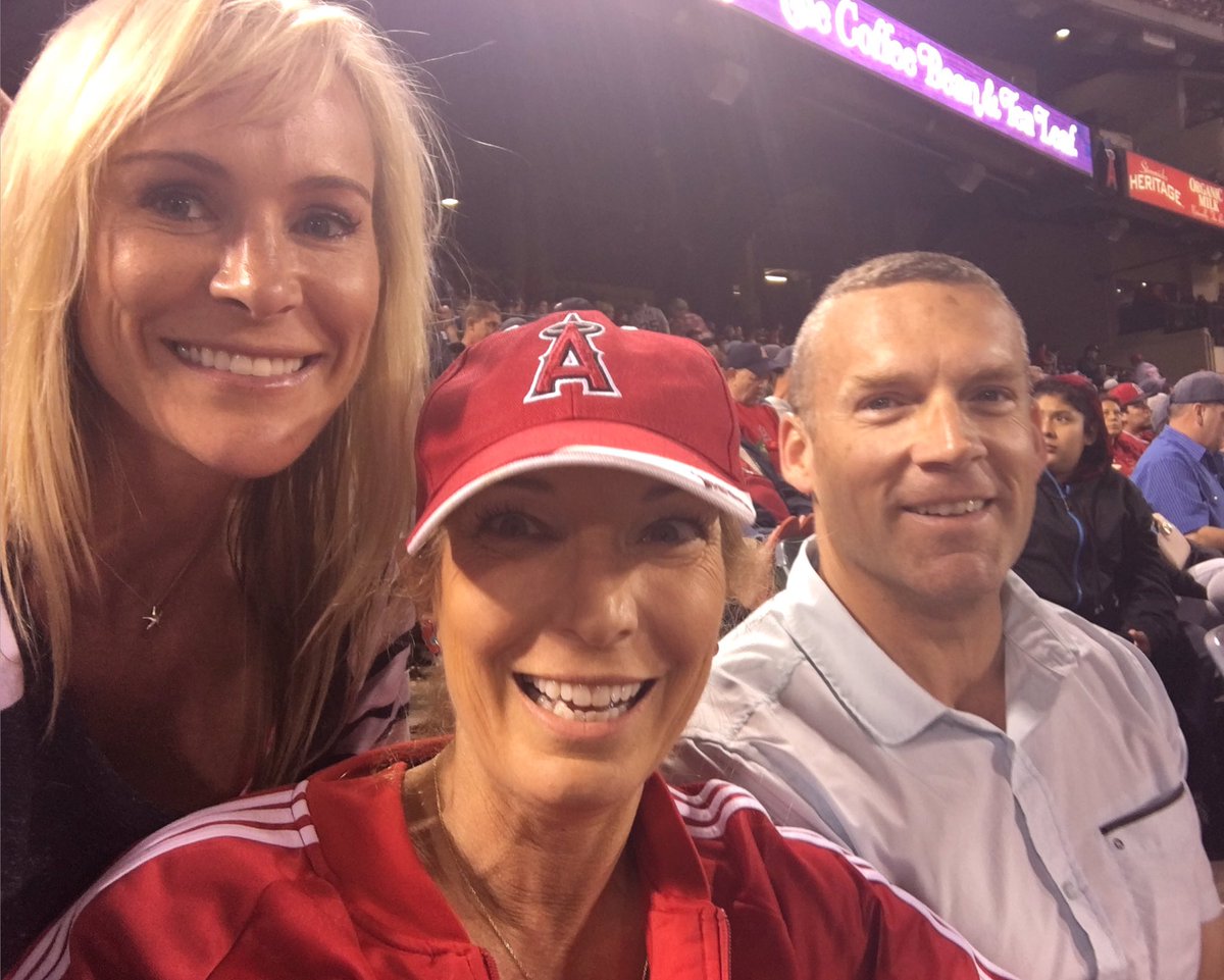 AnjaJo4's tweet photo. #GoAngels #LAAngels #mlb #goodfriendsgoodtimes #supportyourlocaltrout #disneybaseball @Vet4sparty https://t.co/q49estZAwe