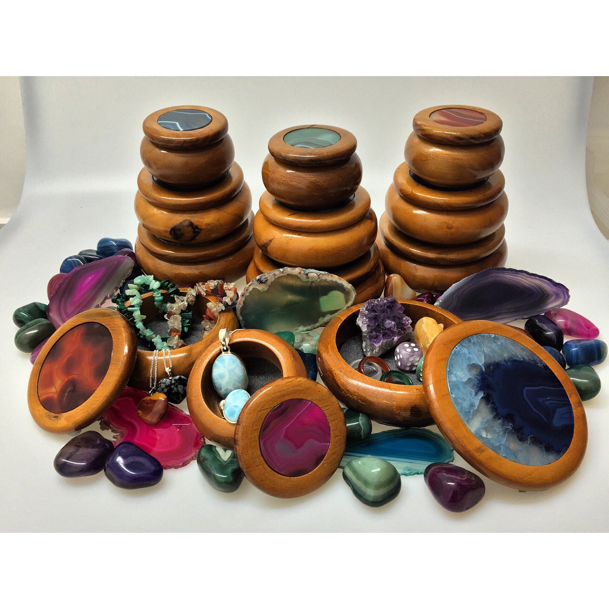 thecrystalcaves's tweet photo. Spend over $100 in store and receive $10 off Agate trinket boxes! While stock lasts. https://t.co/aeqgwJlQk5