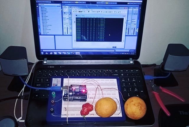 insta_arduino's tweet image. ift.tt/1Y1QPOd - Testing:
#Arduino Capsense + #MIDI + #Ableton by proyectoscard… ift.tt/25zPpzY