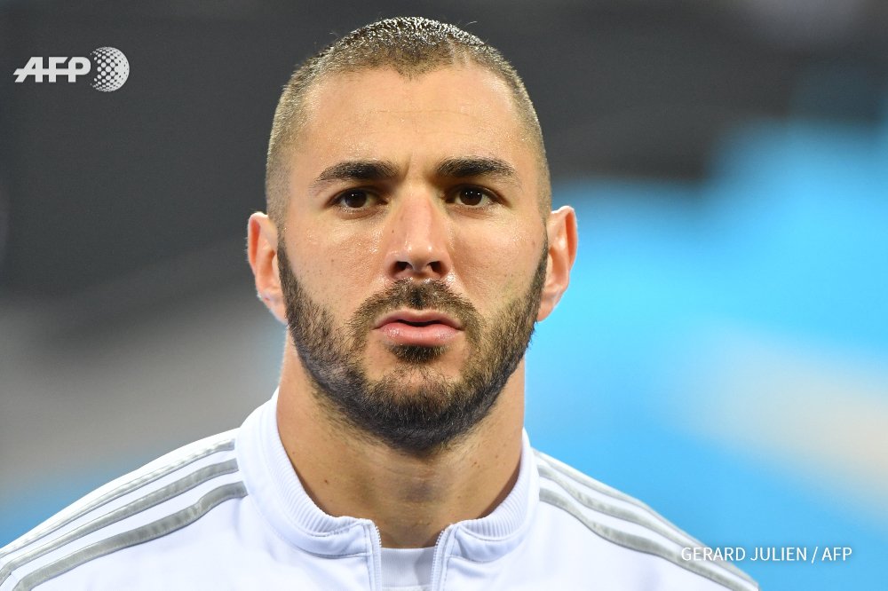 afpfr's tweet photo. Benzema accuse Deschamps d'avoir "cédé à la pression d'une partie raciste de la France" https://t.co/y9YxpZEv41 #AFP https://t.co/fmJaz84nkP