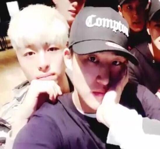 isanatomie's tweet photo. มีแฟนหน้าโง่ก็ต้องทำใจหนาอยนะจุนฮเว 5555555555555 #JUNBIN https://t.co/XlDx4amyop