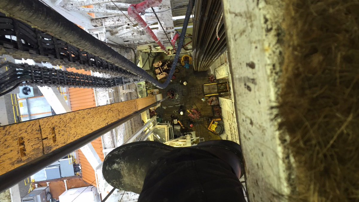 dReis907's tweet photo. Nice night to trip in the hole.
#trippingpipe #roughneck #derrickboard #kickingass https://t.co/KoWgqJId5k