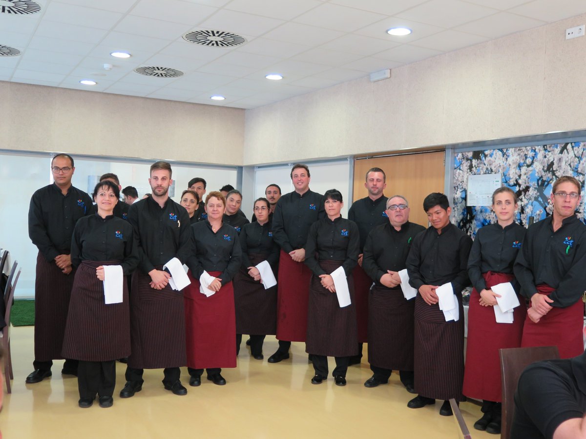 cctmurcia's tweet photo. Menú e imágenes de los alumnos de cocina y sala que ayer participaron en #cocinandoentreestrellas https://t.co/FSLLTvb7n2