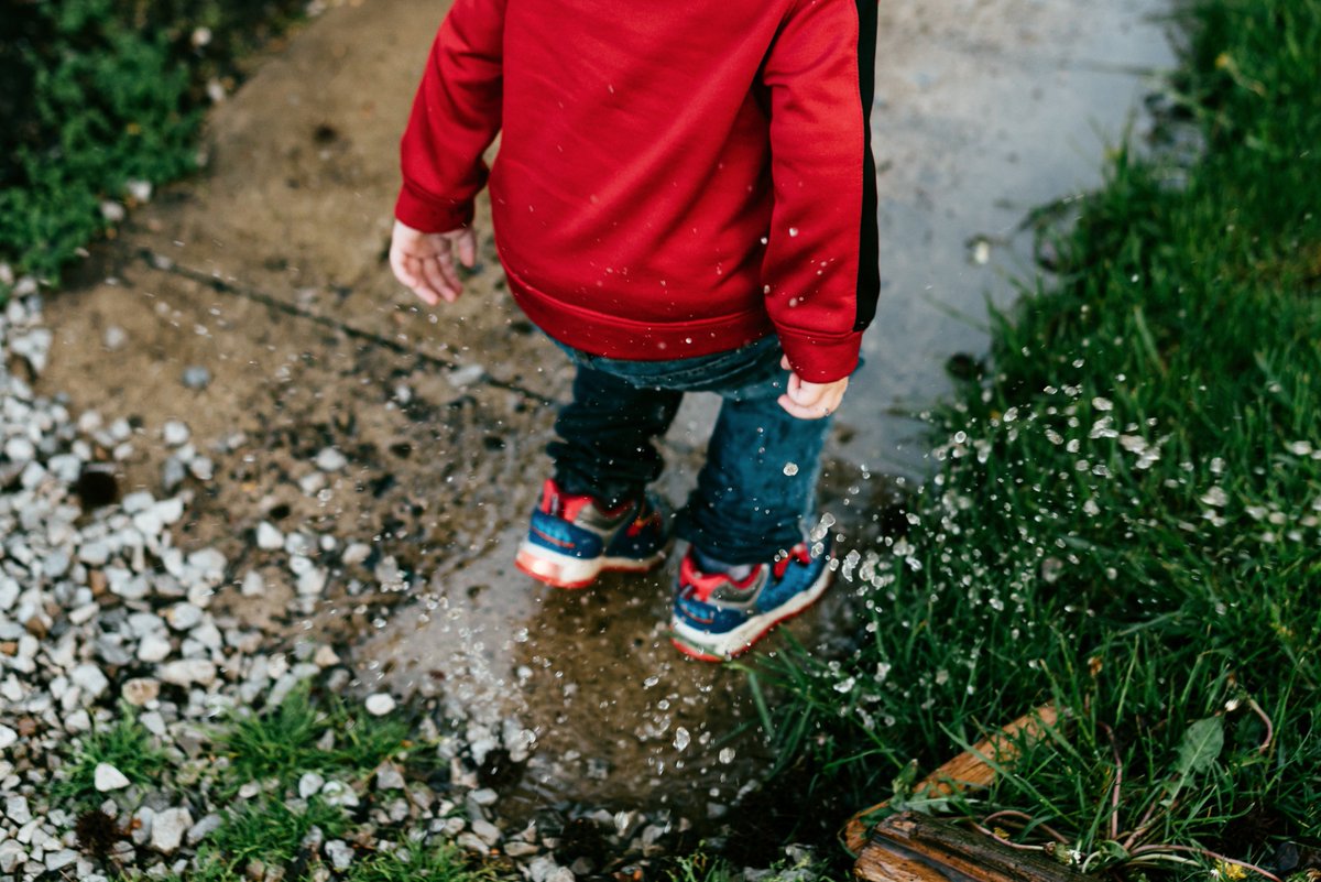 theplacefr's tweet photo. La pluie, la pluie encore la pluie...! Bon courage pour la fin de semaine ! Bise les p'tits loups ;) #onveutdusoleil https://t.co/HXHg1wA3qk