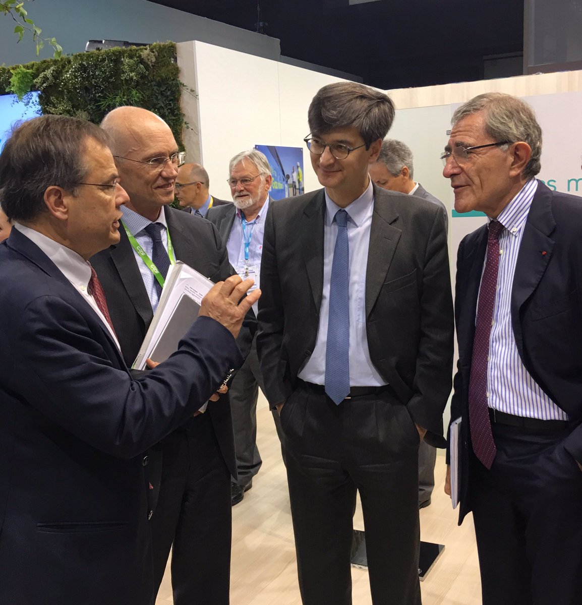 Zeg_ma's tweet photo. Des invités de marque au passage du stand @GRDF Salon des Maires, GRDF au coté des territoires .. https://t.co/8K09FFeo8Y