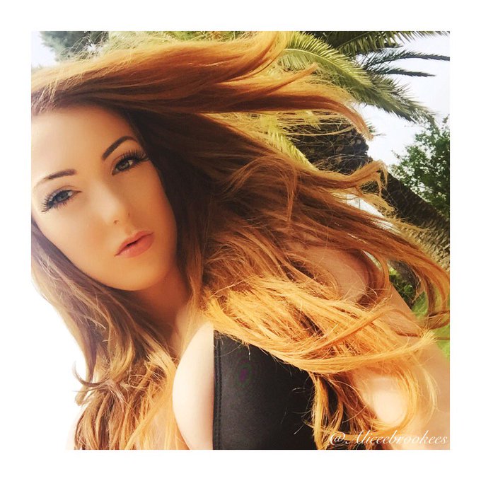 Wind whisking me away... Sign up now to https://t.co/kyI3lrHpXq before it launches!! @UKCentrefolds @girlsoho<a href="/tag/rt"class="tags"><span>#rt</span></a><a href="/tag/saucysaturday"class="tags"><span>#saucysaturday</span></a><a href="/tag/sexyassaturday"class="tags"><span>#sexyassaturday</span></a>