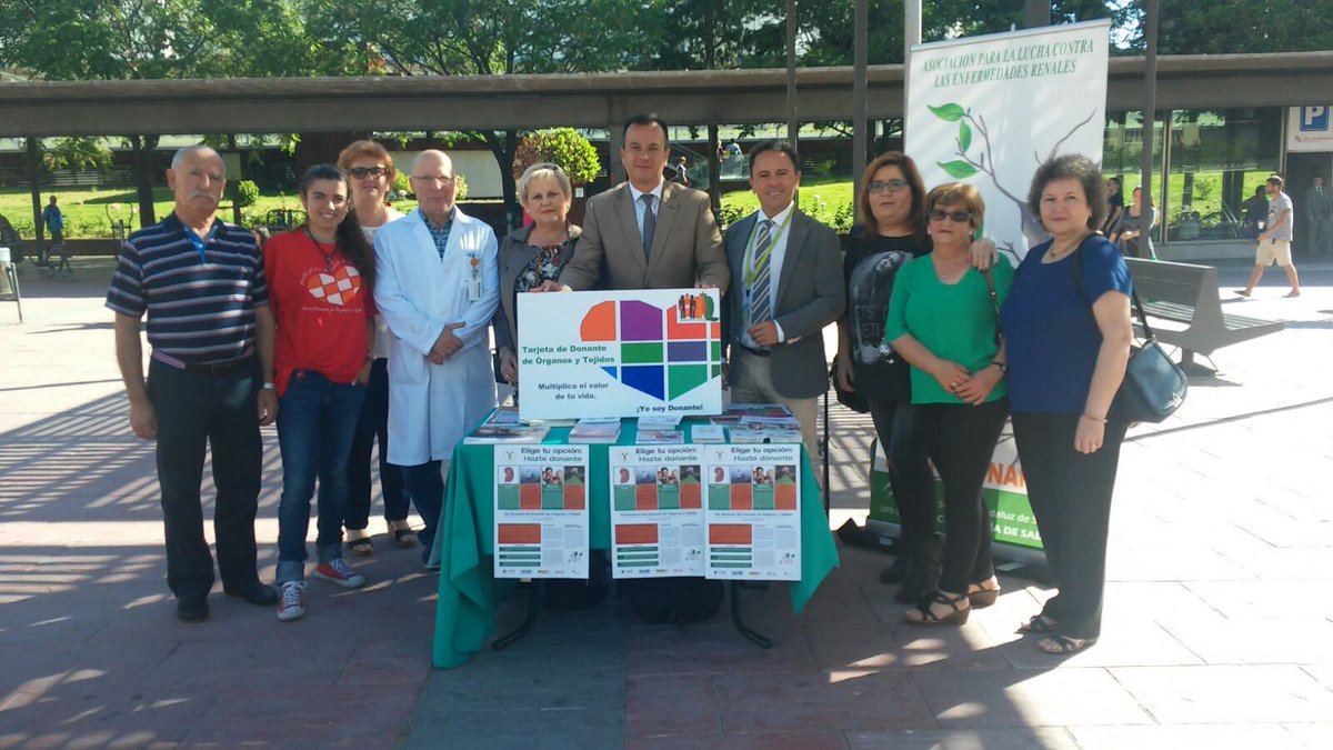 JuntaGranada's tweet photo. Celebramos el #DiaDelDonante con la Asociación Alcer y en los hospitales de #Granada #solidaridad #GranadaSalud https://t.co/tcDRA6Px1U