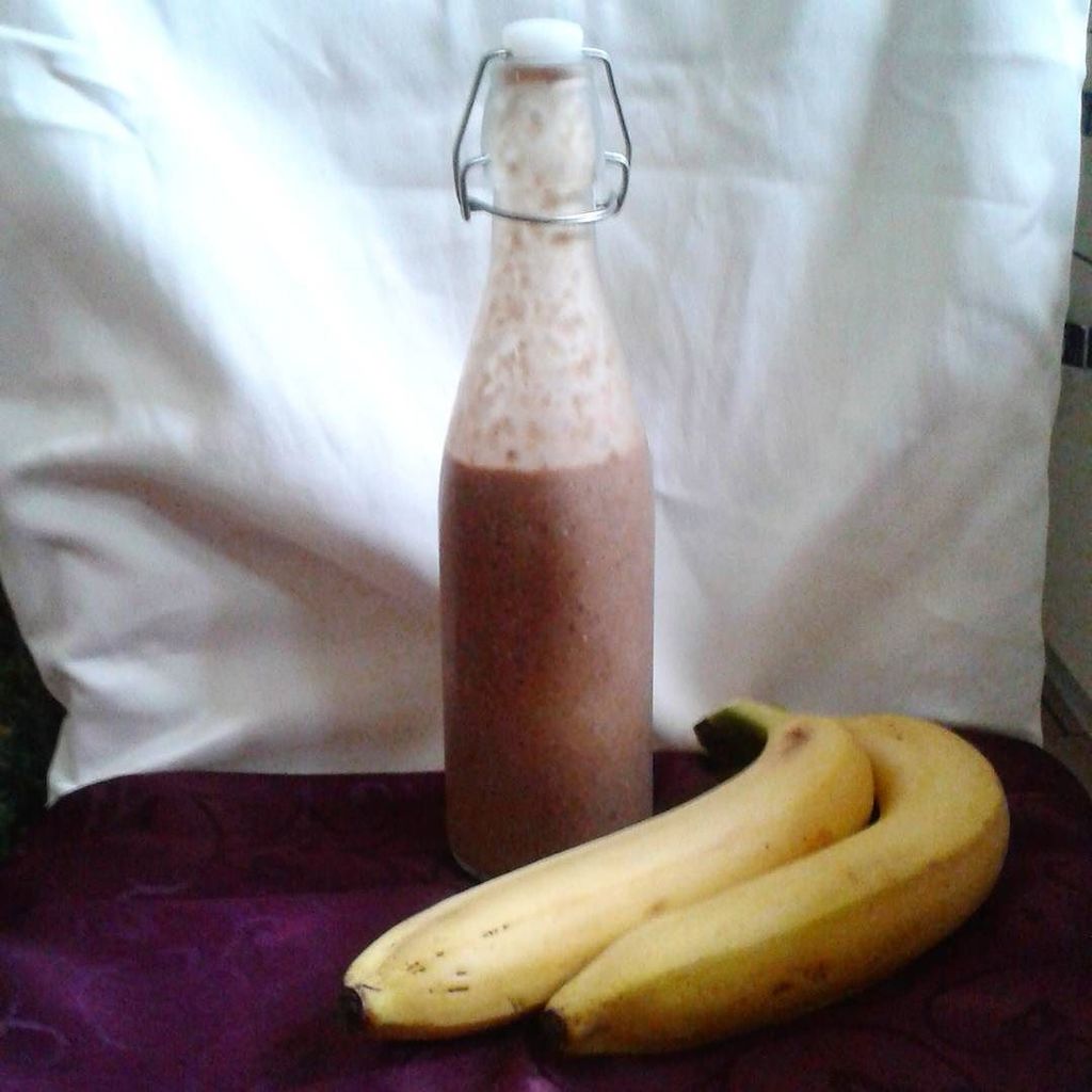 by <a href="/veggina/">l t</a> Banana-peanutbutter-oatmilk-smoothie with carob powder, hemp- and chia seeds. #vegan #veganbreakfast #f…