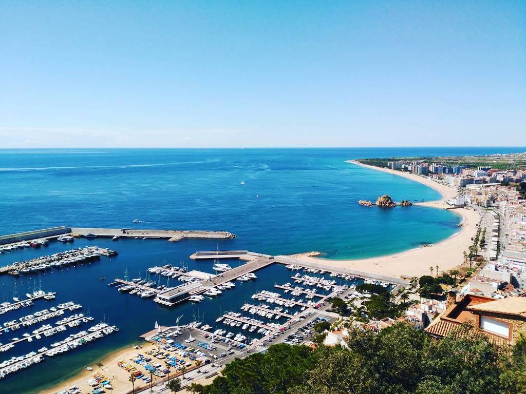 TravelDealsInt's tweet photo. Worlds Cheapest Flights: https://t.co/7GLAWdIdu1 Back home.☀🌅🏖 #blanes #spain #españa #sunny #sunshine #beaches #s… https://t.co/nynuoFoont