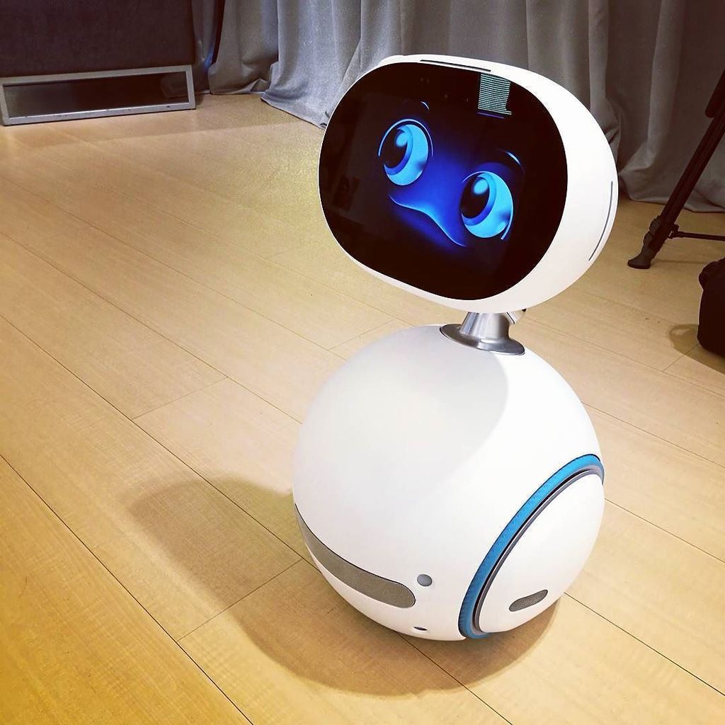 InfinitePlusT's tweet image. The @asus #Zenbo is even cuter up close! #Computex2016 #asus #robot 📸: @richardlaihk by engadget