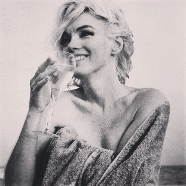 What a beauty! Happy birthday Marilyn! #marilynmonroe #birthday #birthdaygirl #beauty #mov… celebs.bestofinstagram.net/post/145244195…