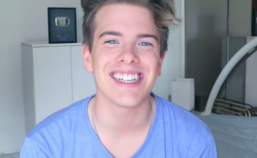 alexpuertolass's tweet photo. Muchiisiimas Feliicidades!❤ Hoy es tu día, y espero que te lo pases genial.
Felices 26, te quiero😙💜 
@alekspuertolas https://t.co/49VMjJkt9e