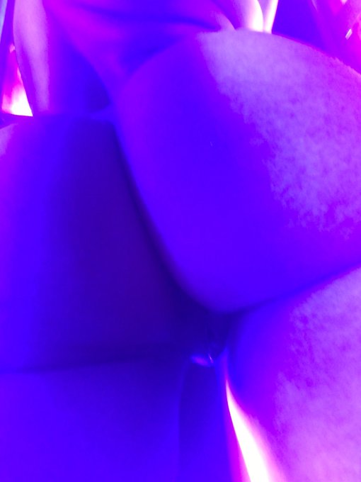Tanning the #AlbriteAss 🍑 https://t.co/WV9rtatY9b<a href="/tag/albriteass"class="tags">#AlbriteAss</a>