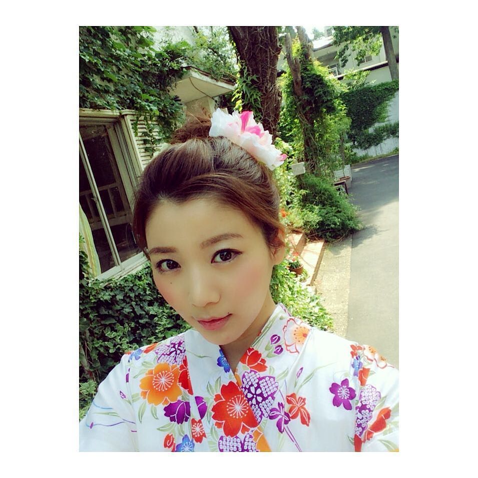 instagram7109's tweet photo. 赤谷奈緒子: 東京は暑すぎます🌞
#暑い #浴衣 #촬��� #유카타 #더운날 https://t.co/mVSNLZFXmb https://t.co/6sCbuPefd4