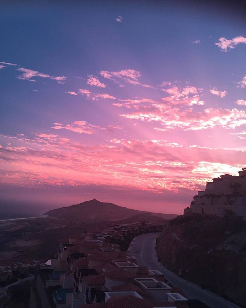 ThingsToDoCabo's tweet image. #WhatToDoInCabo - Cabo San Lucas bay - Capture the moment before it slips away ✌️ #peace #cabo #mexicolife #sunset …