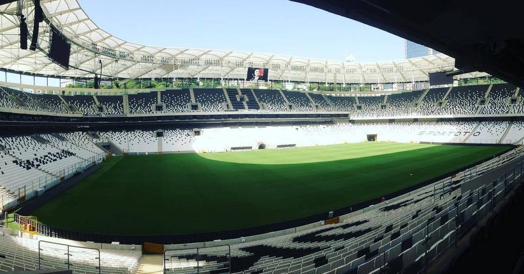 PicsFromBJK's tweet photo. #vodafonearena by yavuzyolbir https://t.co/aeUP4vwrYW https://t.co/9ovkcdQRhn