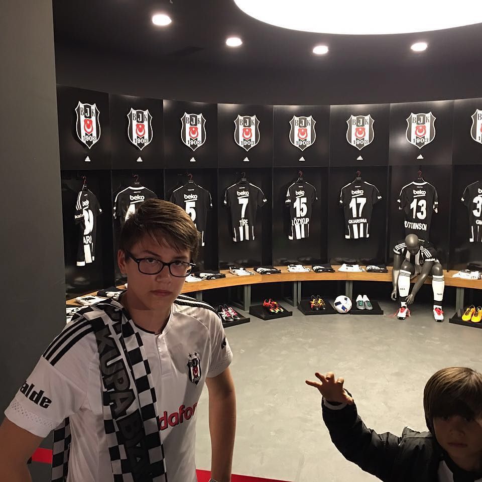 PicsFromBJK's tweet photo. #Burası #Beşiktaş #Alayına #Gider by mert.collak https://t.co/eHCfYOkJI0 https://t.co/turXGeiH2O